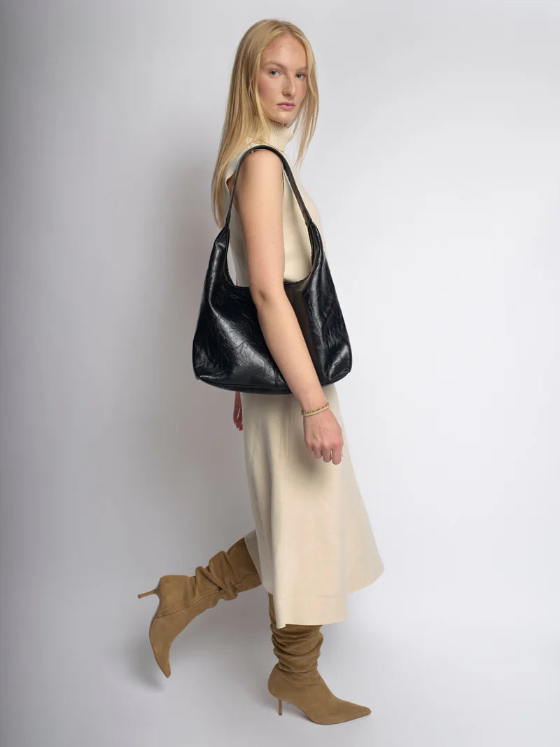 Bolso de cuero sintético negro tipo hobo con asa corta y correa ajustable