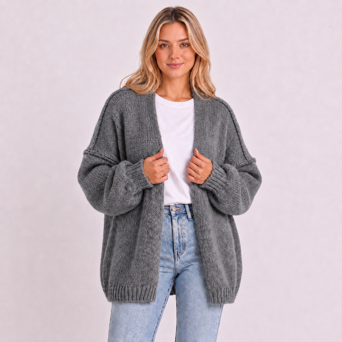 Cárdigan oversize abierto de punto gris, mangas abullonadas y puños anchos