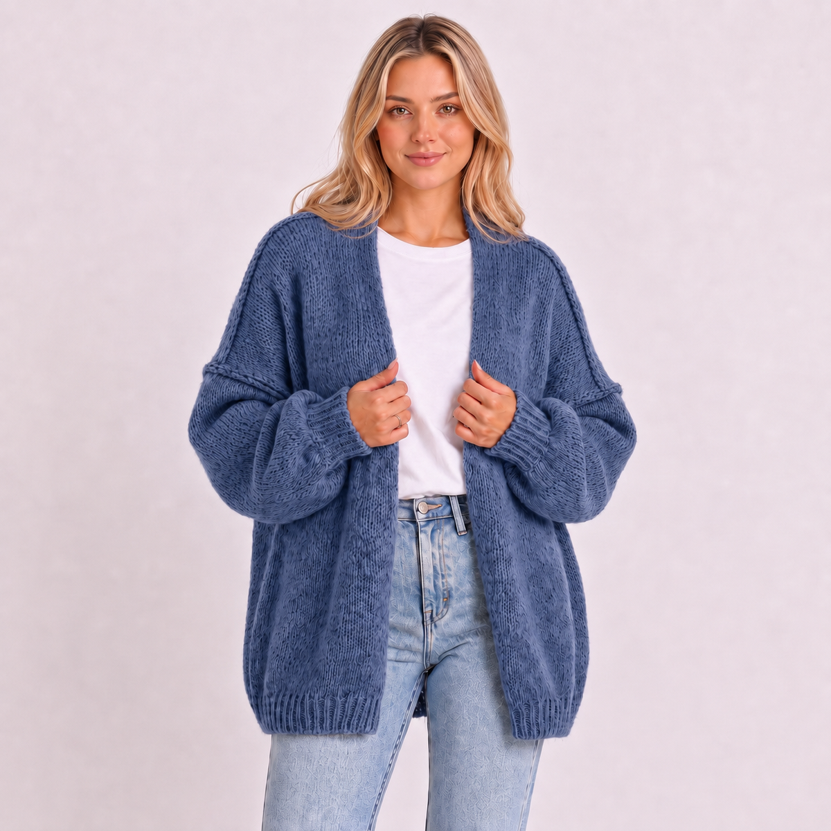 Cárdigan oversize abierto azul, mangas abullonadas y tejido de punto