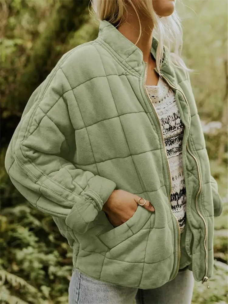 Chaqueta acolchada oversize verde salvia con cuello alto y cremallera