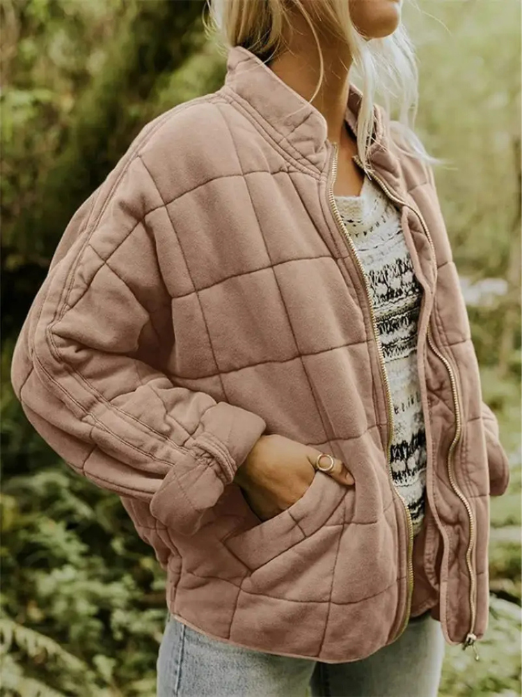 Chaqueta acolchada oversize rosa con cuello alto y cremallera