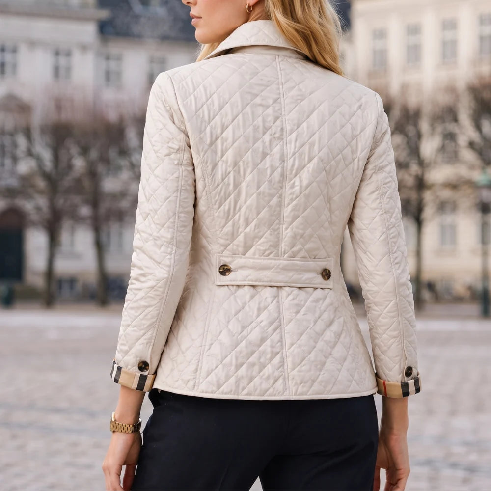 Chaqueta Acolchada con Diseño de Rombos y Corte Entallado 1