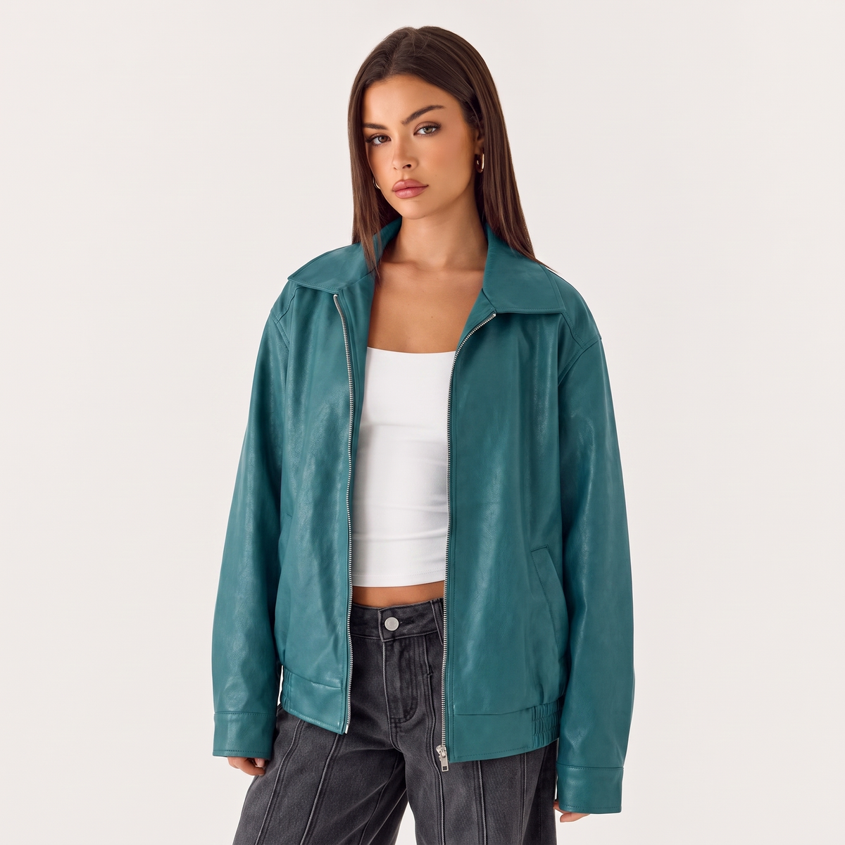 Chaqueta bomber oversize verde esmeralda con cuello camisero y bolsillos laterales