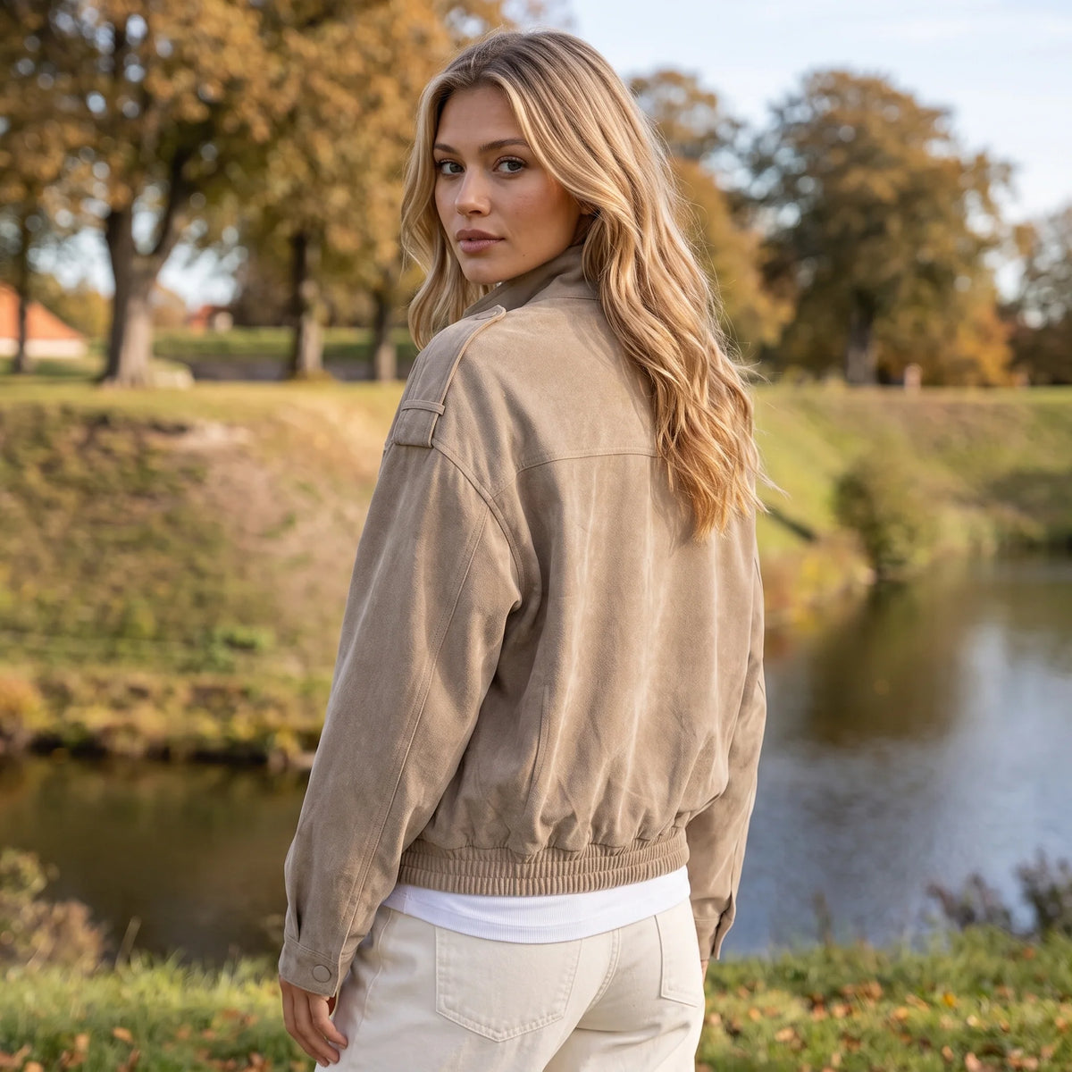Chaqueta Bomber con Acabado de Ante y Cuello Alto 1