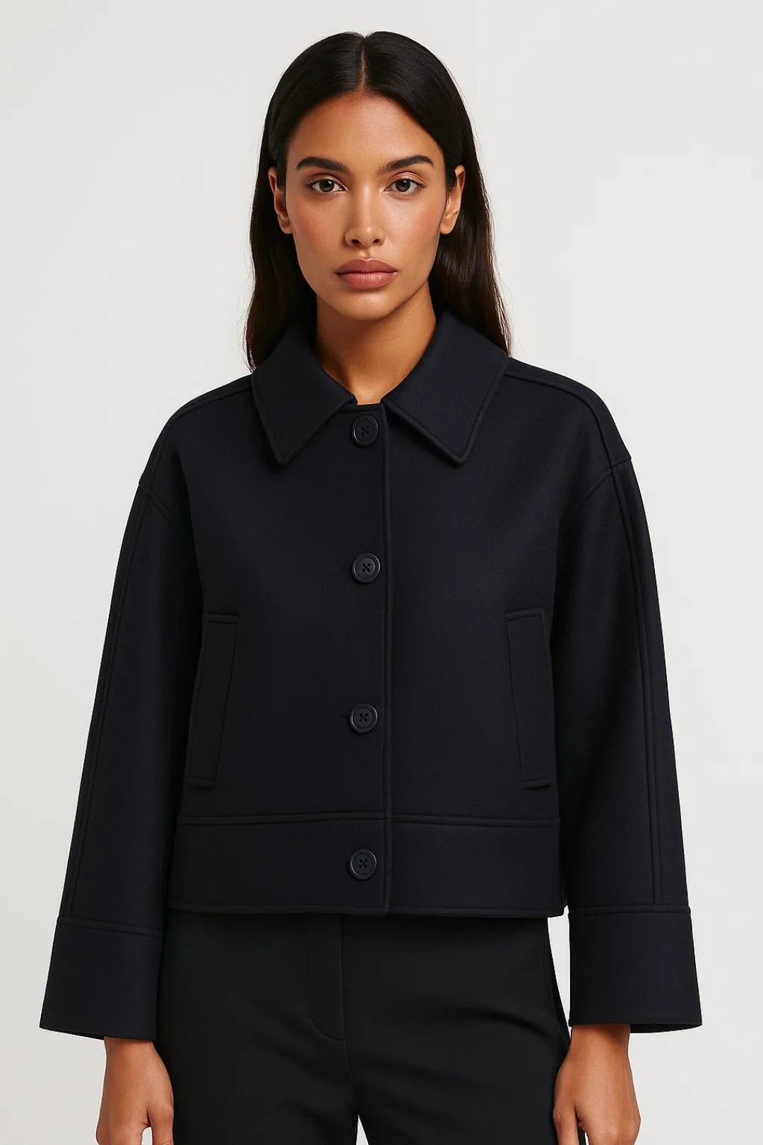 Chaqueta Corta Oversize con Botones y Diseño Minimalista 0