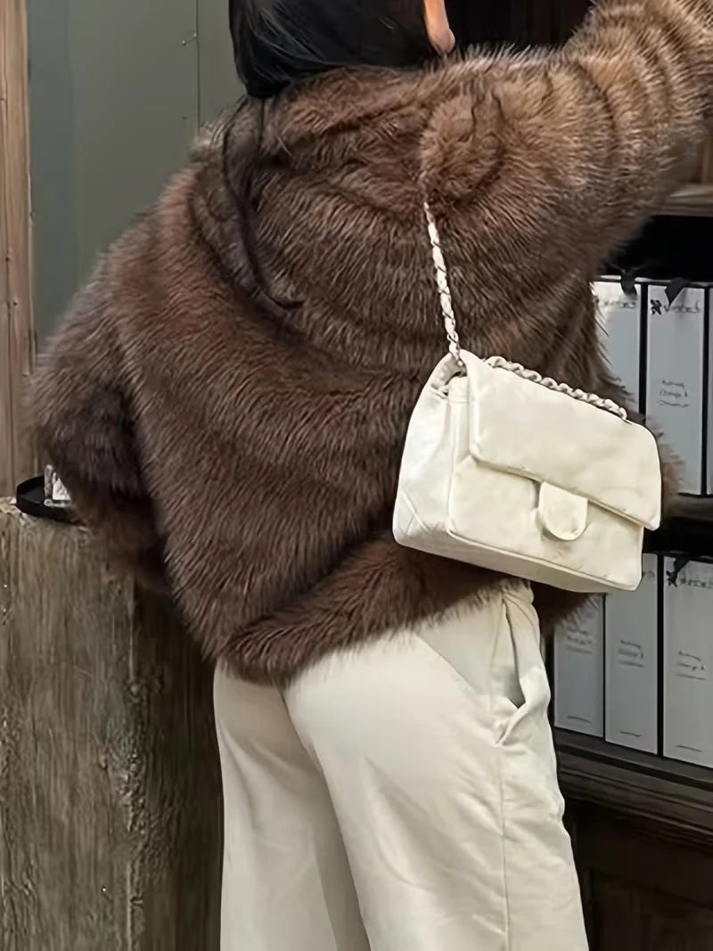 Chaqueta Corta de Piel Sintética con Cuello de Solapa y Frente Abierto 1