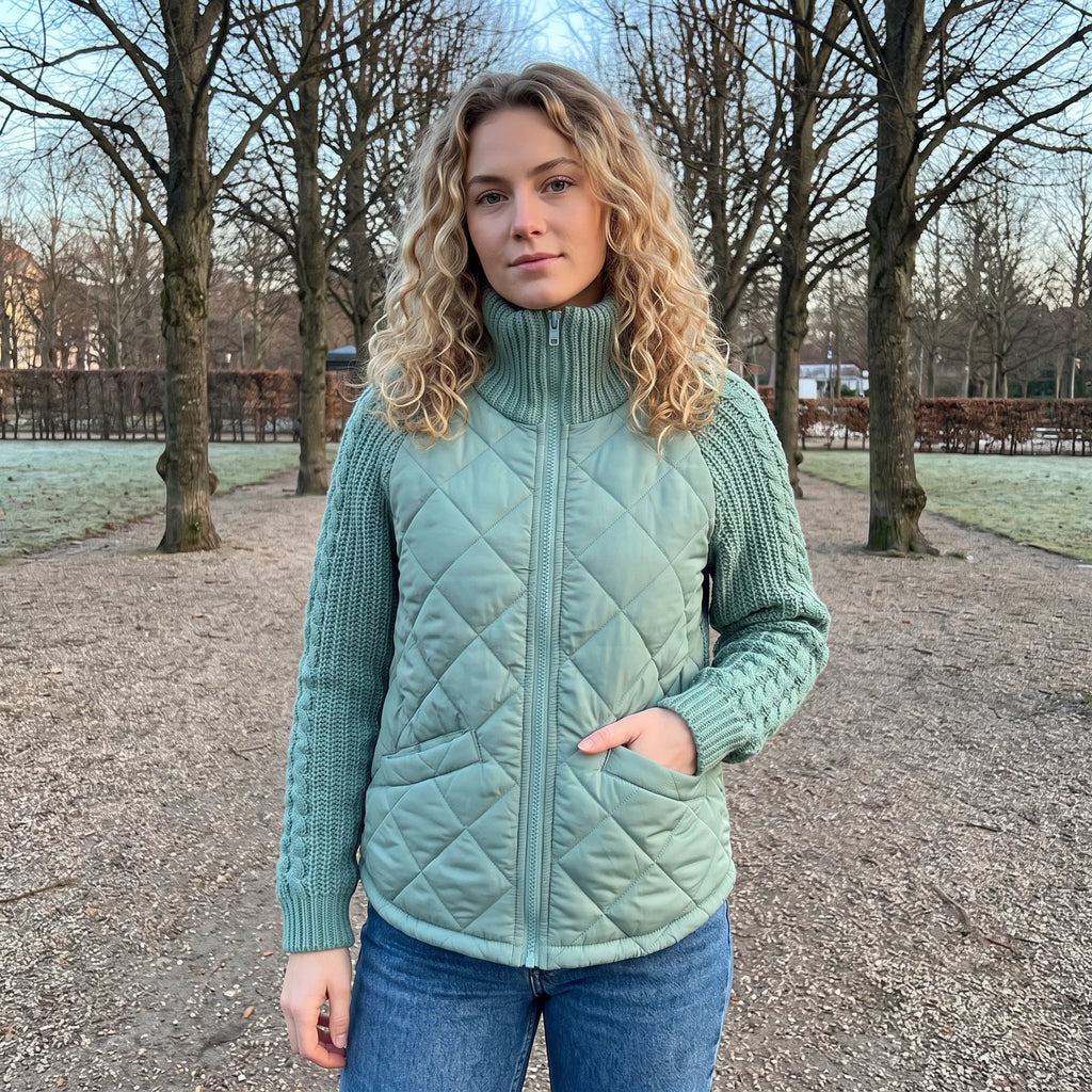 Chaqueta Híbrida Acolchada con Mangas de Punto Trenzado y Cuello Alto 0