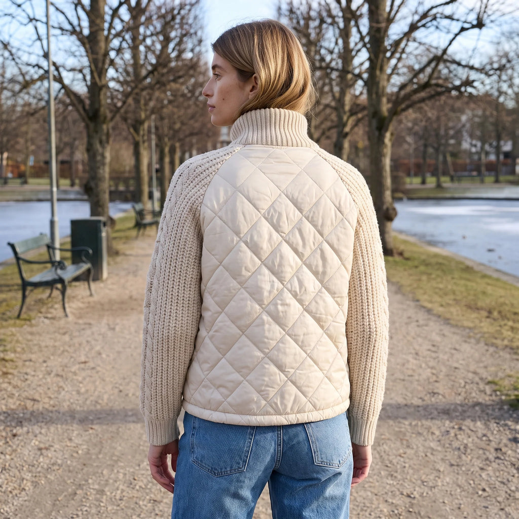 Chaqueta Híbrida Acolchada con Mangas de Punto Trenzado y Cuello Alto 5