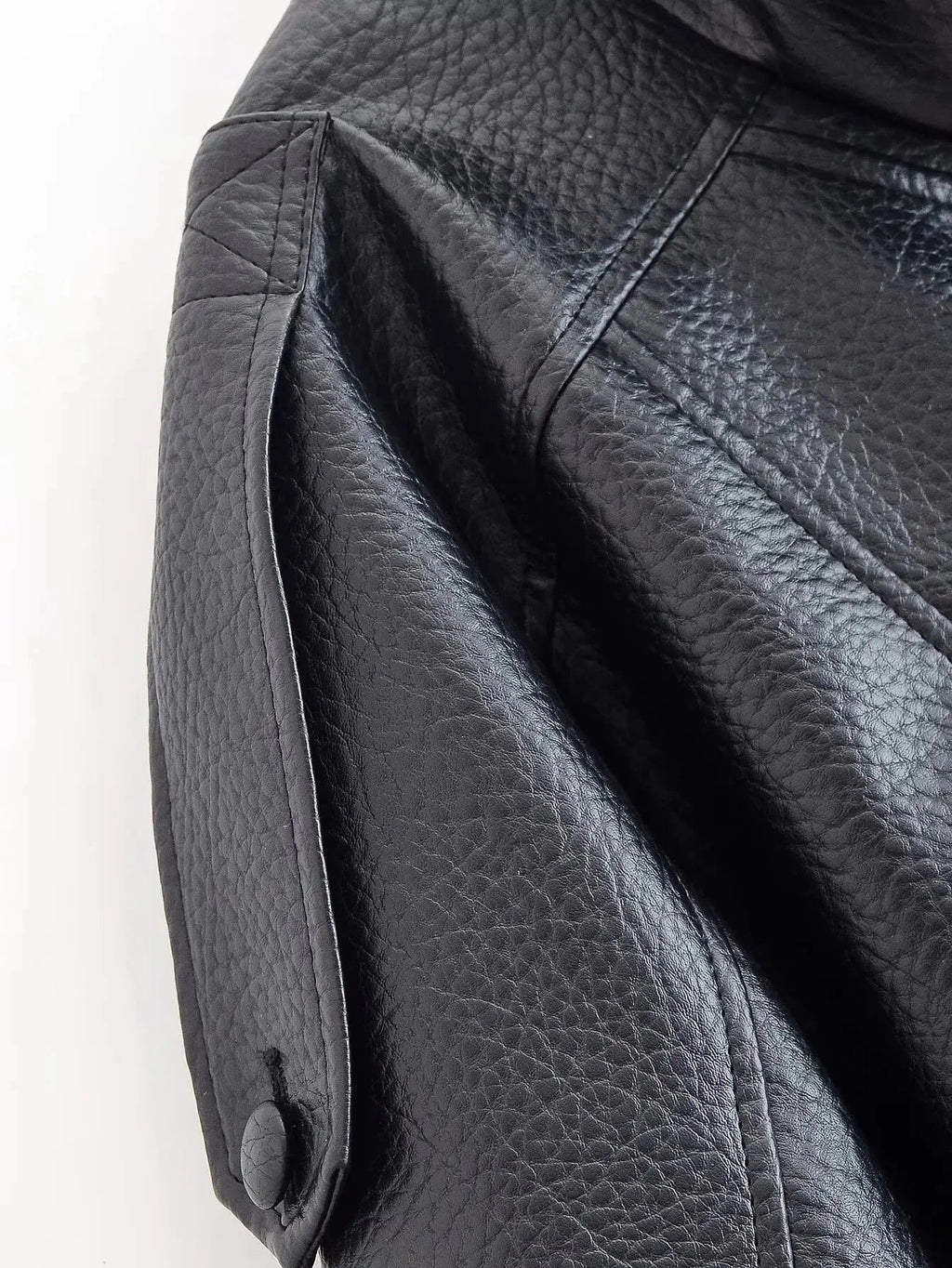 Chaqueta Negra de Piel Sintética con Cuello Alto y Cremallera 8