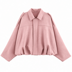 Chaqueta tipo ante rosa pálido con solapas, cierre frontal y forma abullonada