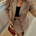 Conjunto de Blazer Entallado y Falda de Cuadros 0