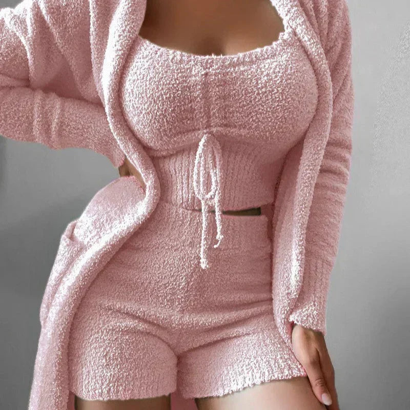 Conjunto de Tres Piezas en Tejido Suave 0