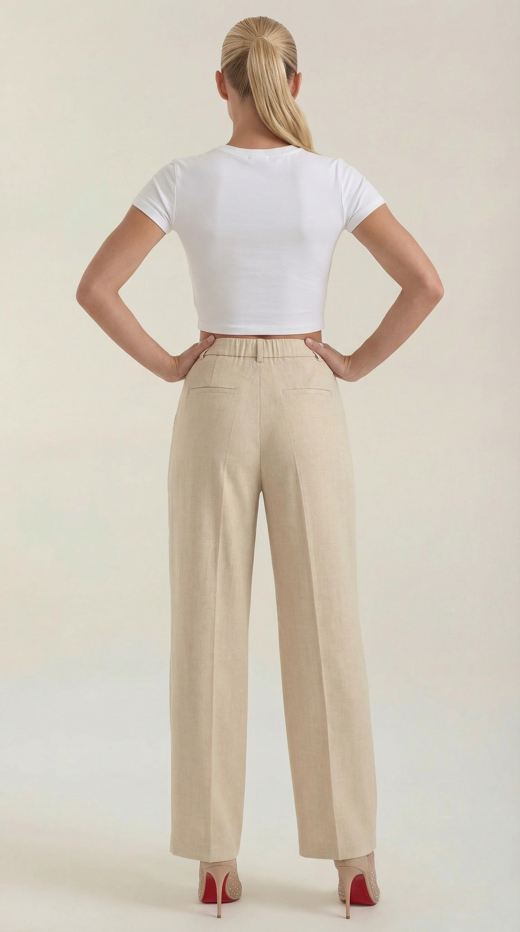 Beige pantalon met hoge taille, wijde pijpen, achteraanzicht