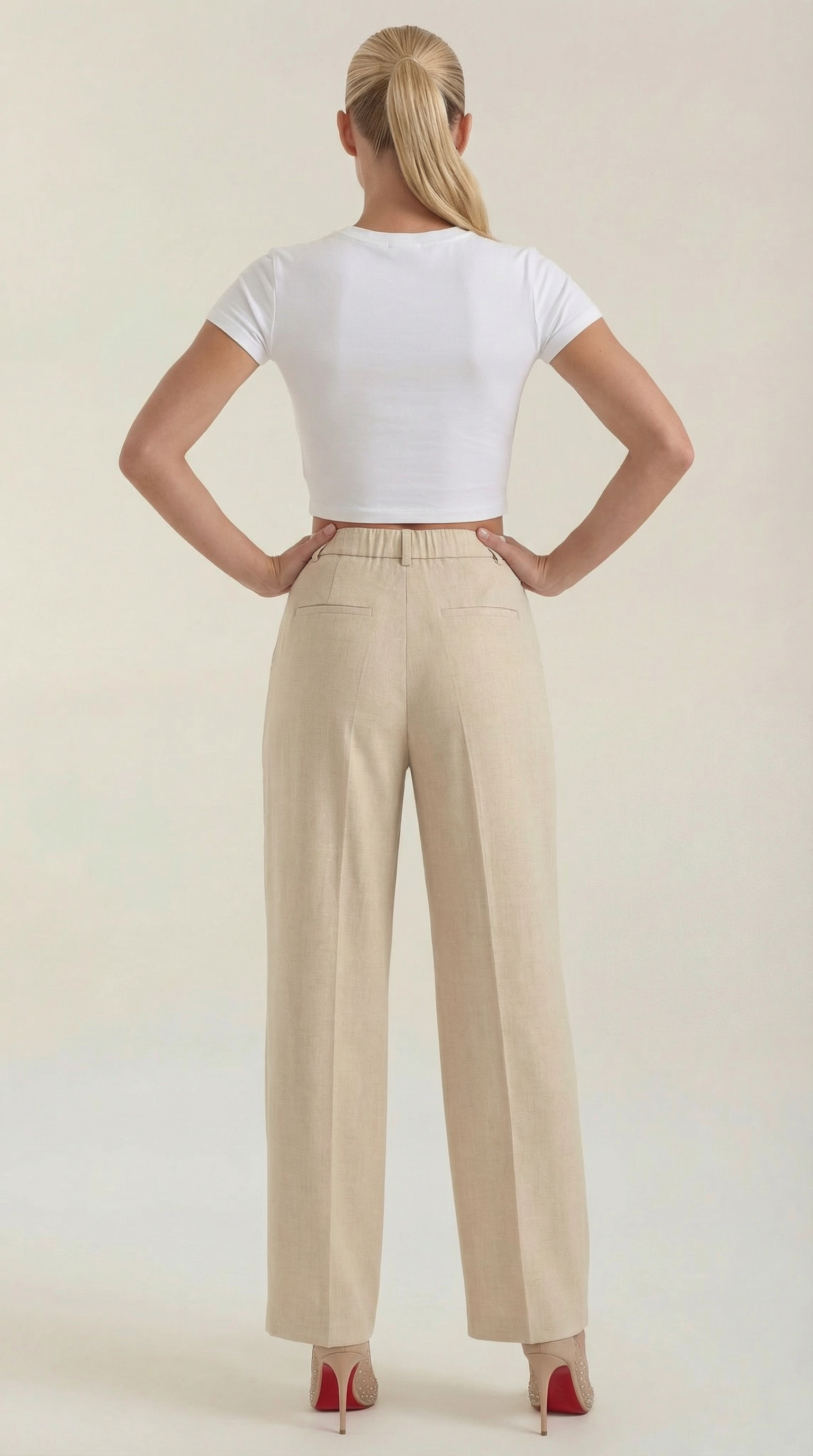 Beige pantalon met hoge taille, wijde pijpen, achteraanzicht