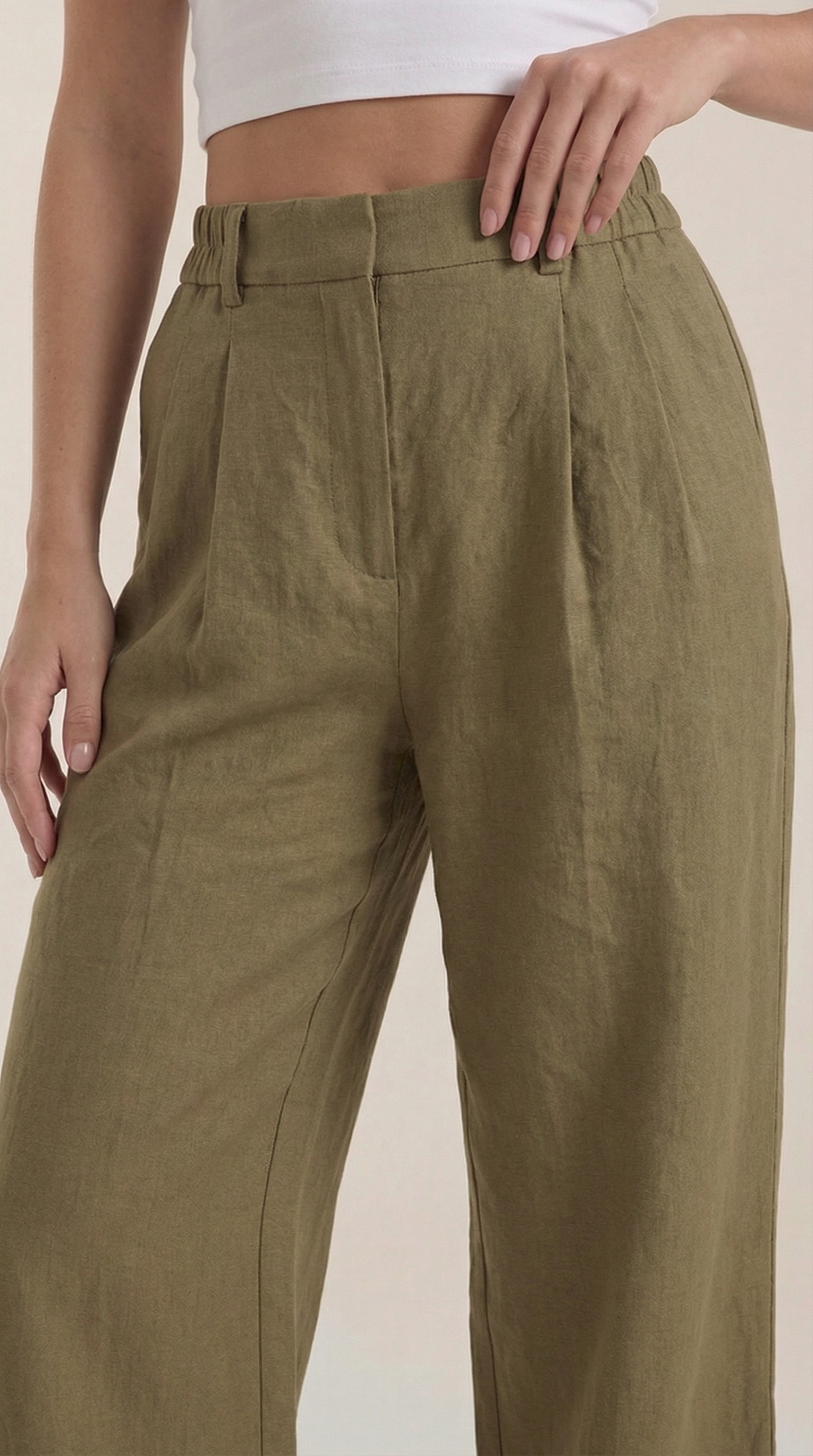 Wijde damespantalon met hoge taille, plooien en olivegroene stof, steekzakken