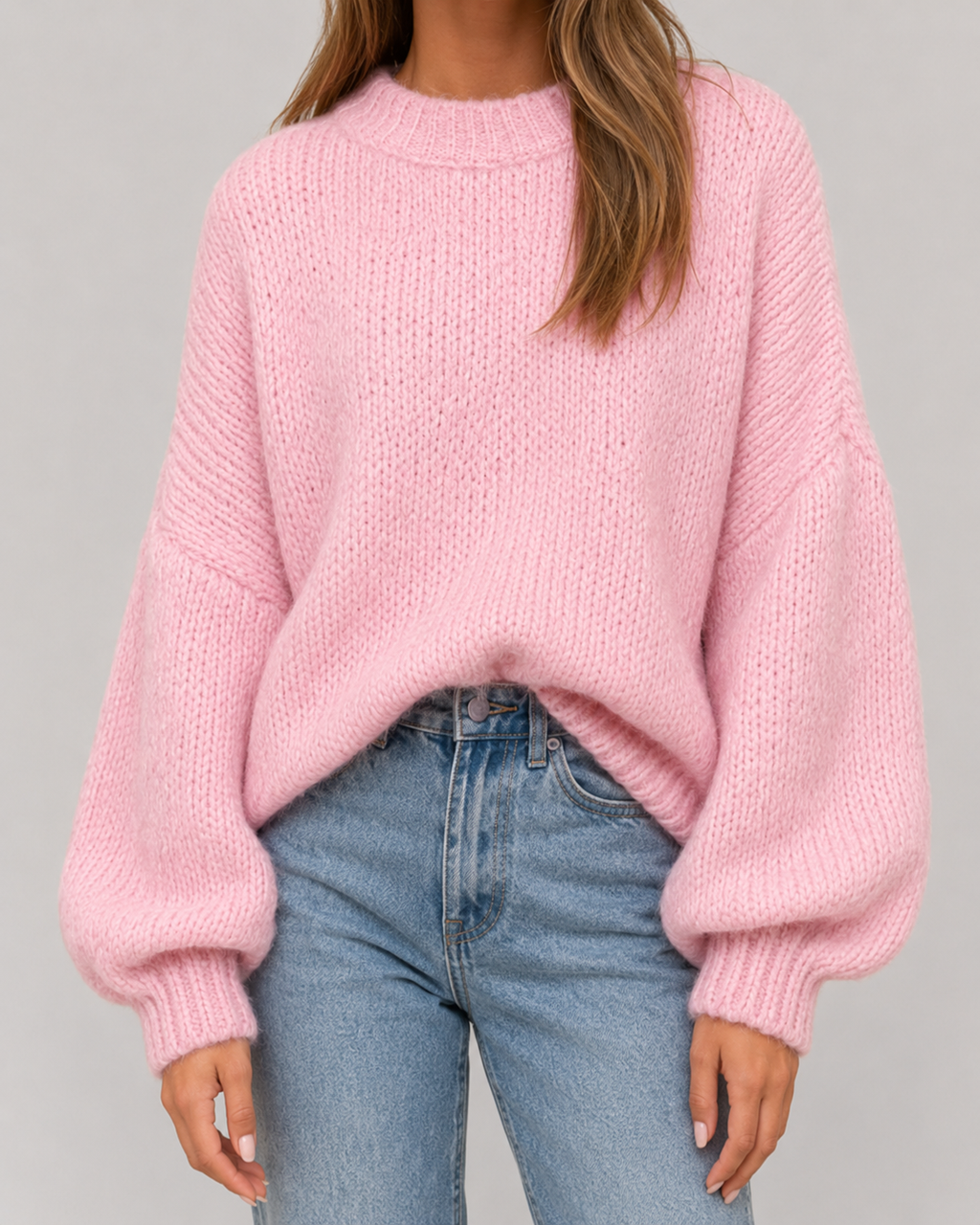 Jersey rosa oversize de punto grueso, cuello redondo y hombros caídos