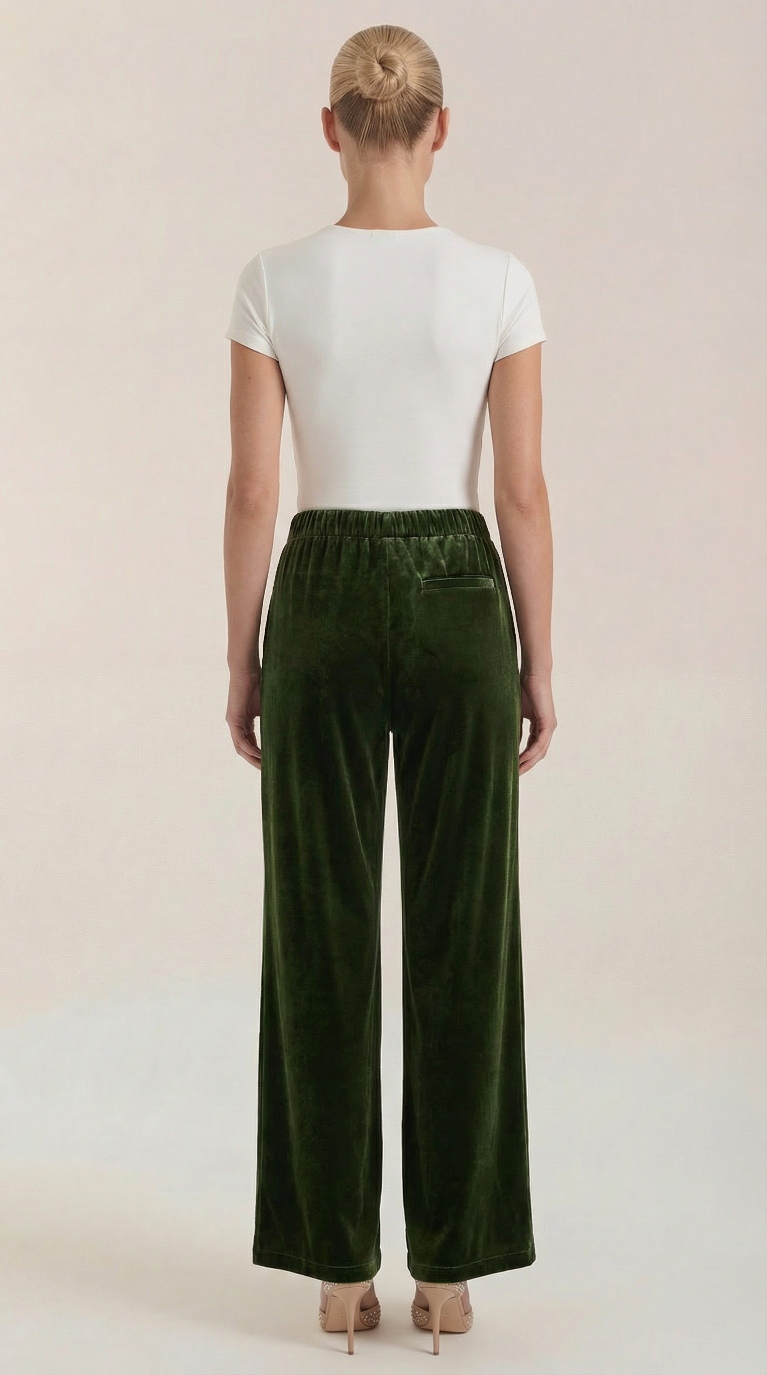 Groene fluwelen wijde broek met hoge taille, achteraanzicht, rechte pijpen