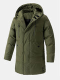 Parka acolchada larga verde oliva con capucha y cierre frontal, bolsillos con cremallera