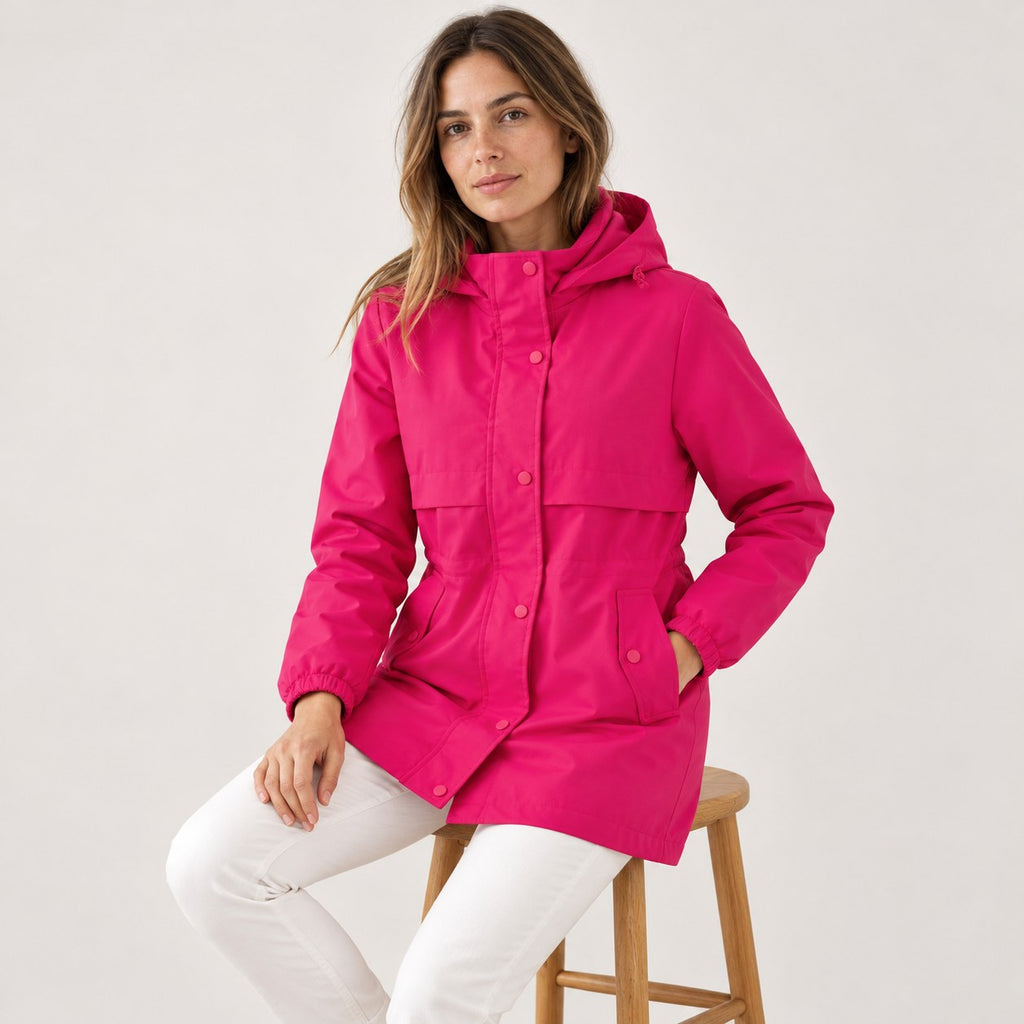 Parka fucsia con capucha y cintura ajustable, cierre frontal y botones a presión