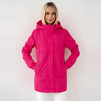 Parka fucsia con capucha, bolsillos delanteros y cintura ajustable con cierre