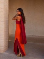 Vestido Bicolor Drapeado de Corte Amplio 5