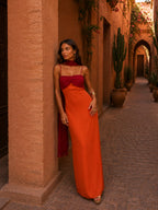 Vestido Bicolor Drapeado de Corte Amplio 7