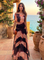 Vestido Largo con Estampado Naranja y Marrón y Hombros Descubiertos 0
