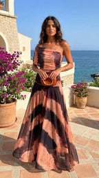 Vestido Largo con Estampado Naranja y Marrón y Hombros Descubiertos 1
