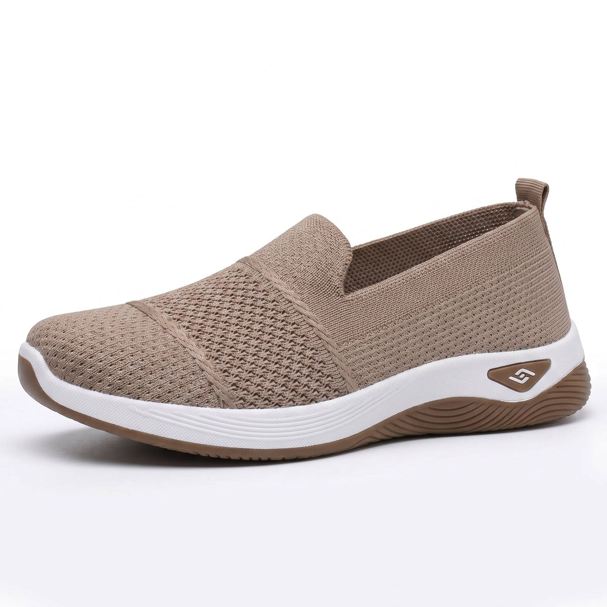 Zapatillas beige sin cordones con paneles elásticos y suela blanca