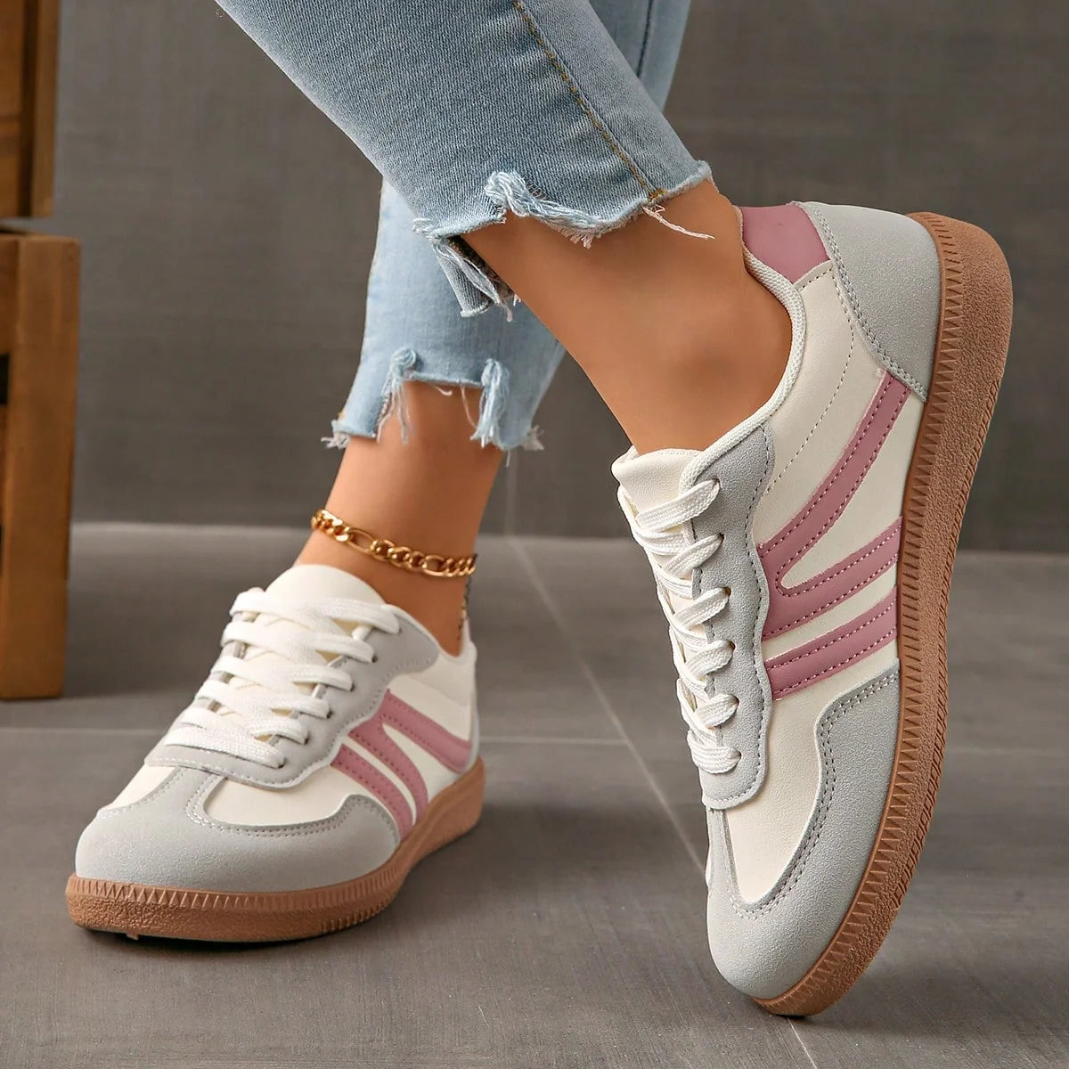 Zapatillas de Cuero con Caña Baja y Suela Ligera 2