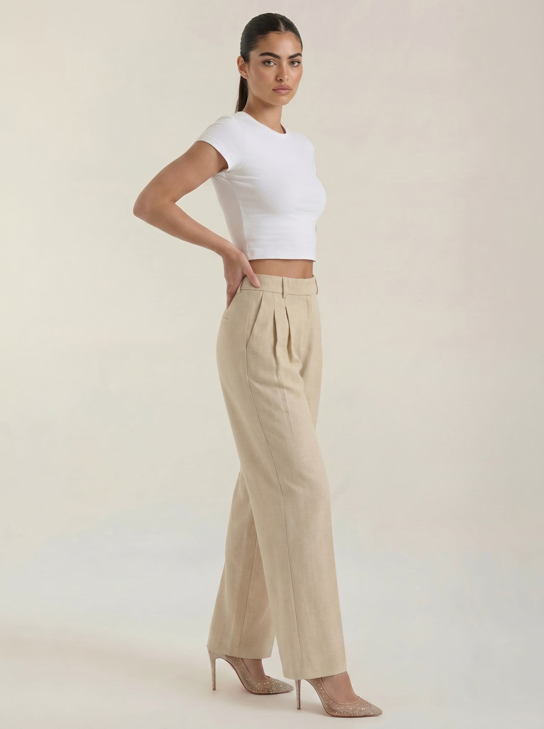 Wijde pantalon met hoge taille en plooien, licht caqui beige, losse rechte pijpen