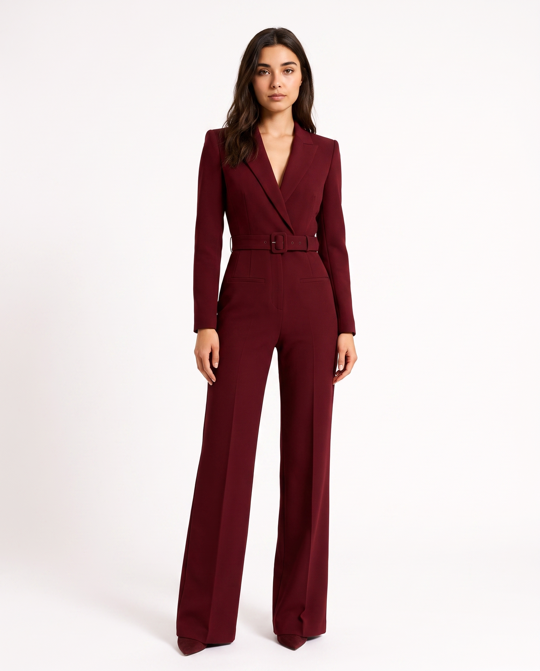 Bordeauxrode jumpsuit met V-hals en ceintuur, lange mouwen en wijde pijpen