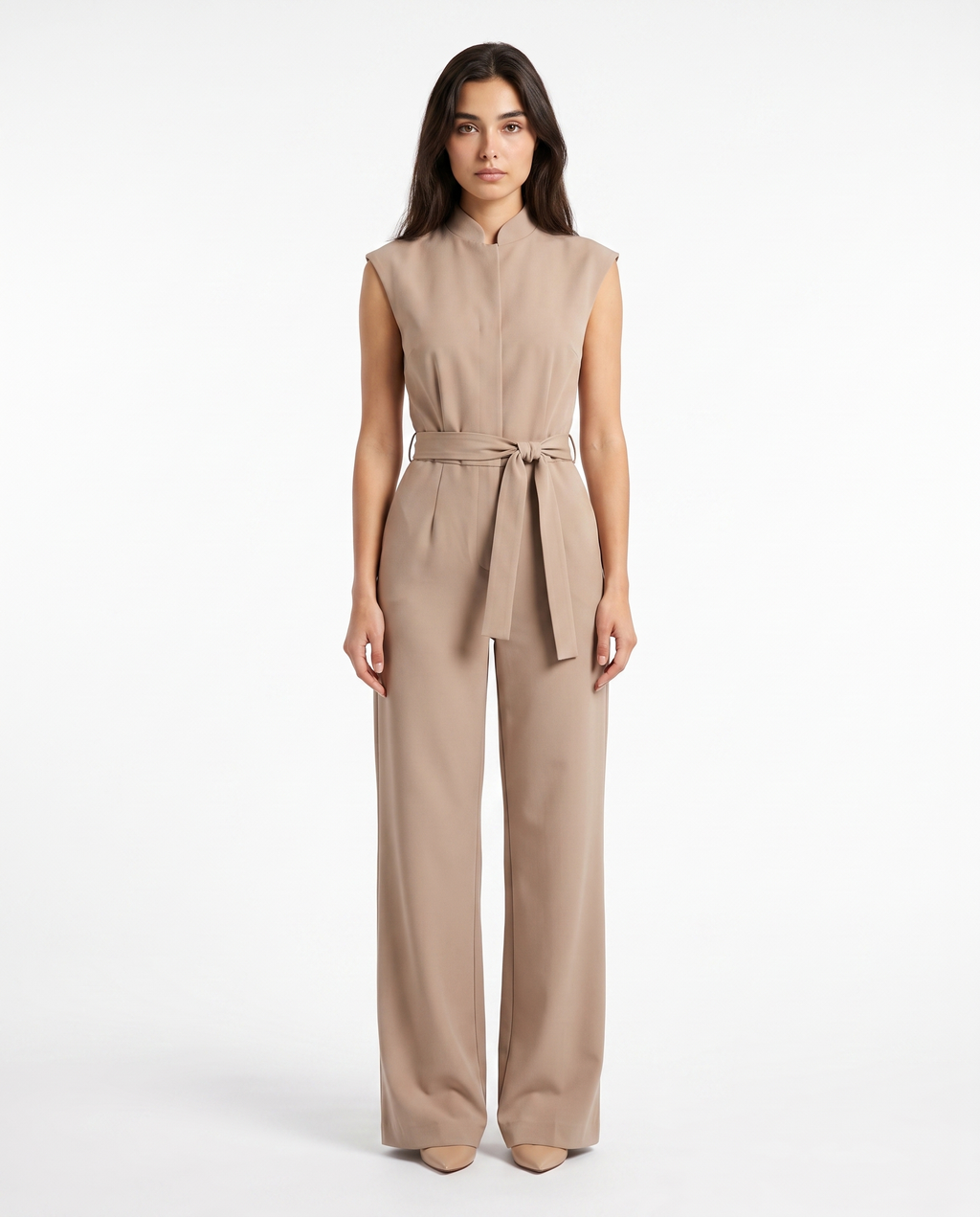Beige mouwloze jumpsuit met strikceintuur en wijde broekspijpen, rits vooraan